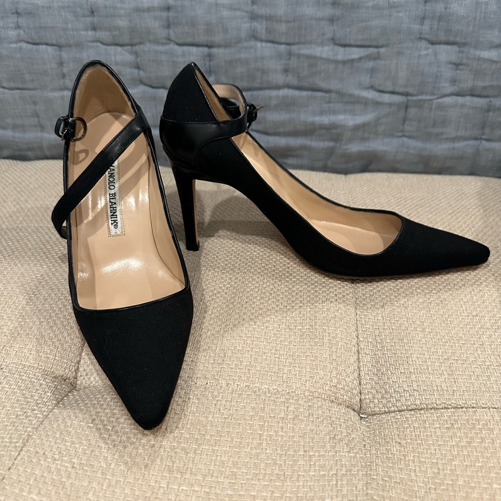Manolo Blahnik Black Pointed Heels Size 36 1/2